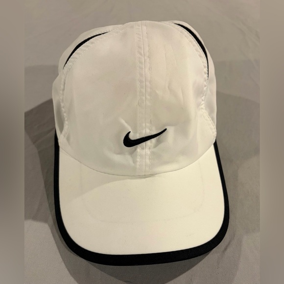 Nike Accessories - Nike Dr-fit Featherlight White and Black Performance running Cap